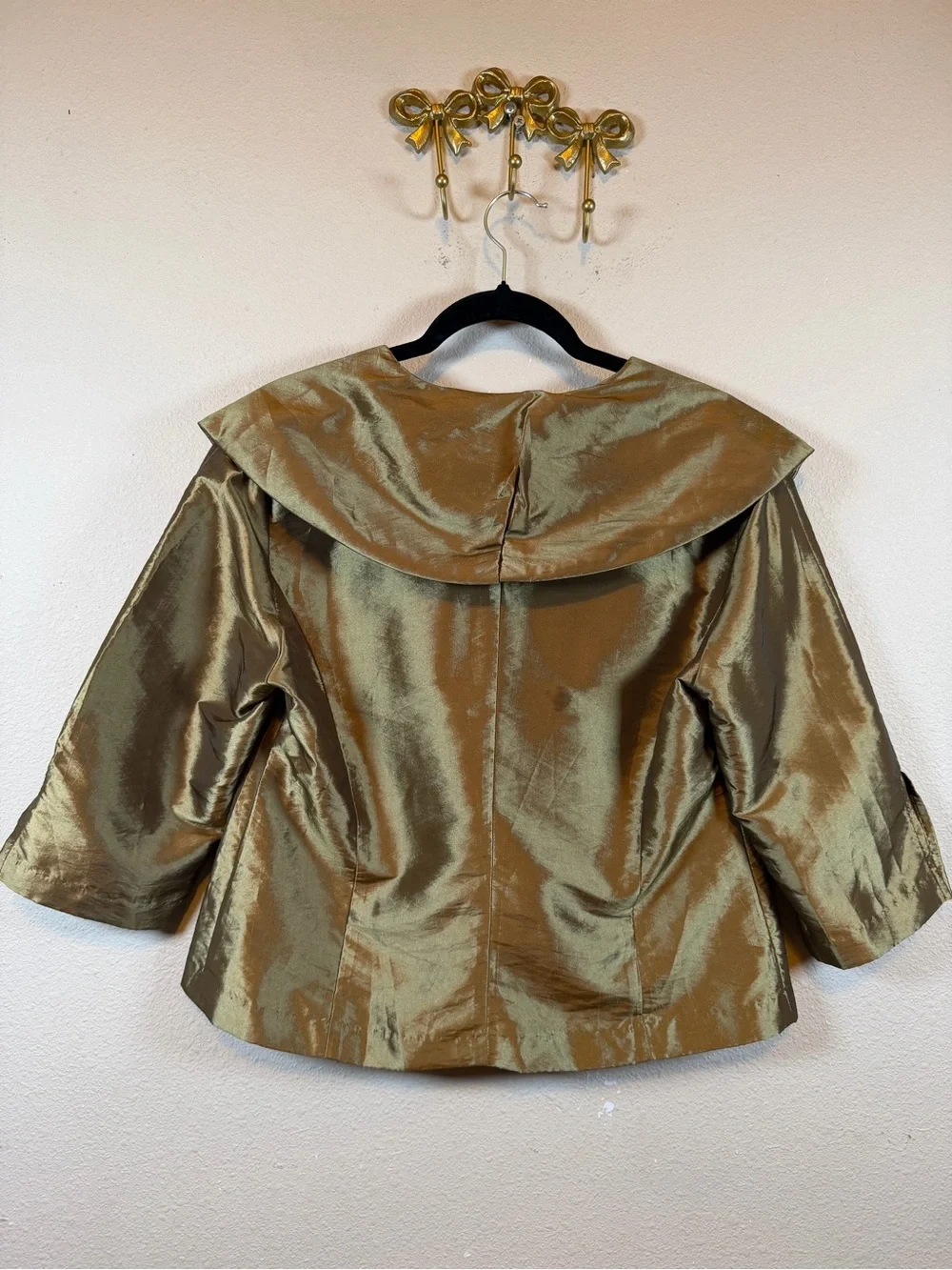 I.C. Collection shiny gold